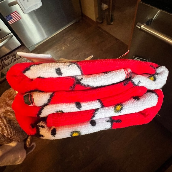Hello kitty hand towels - Picture 2 of 2
